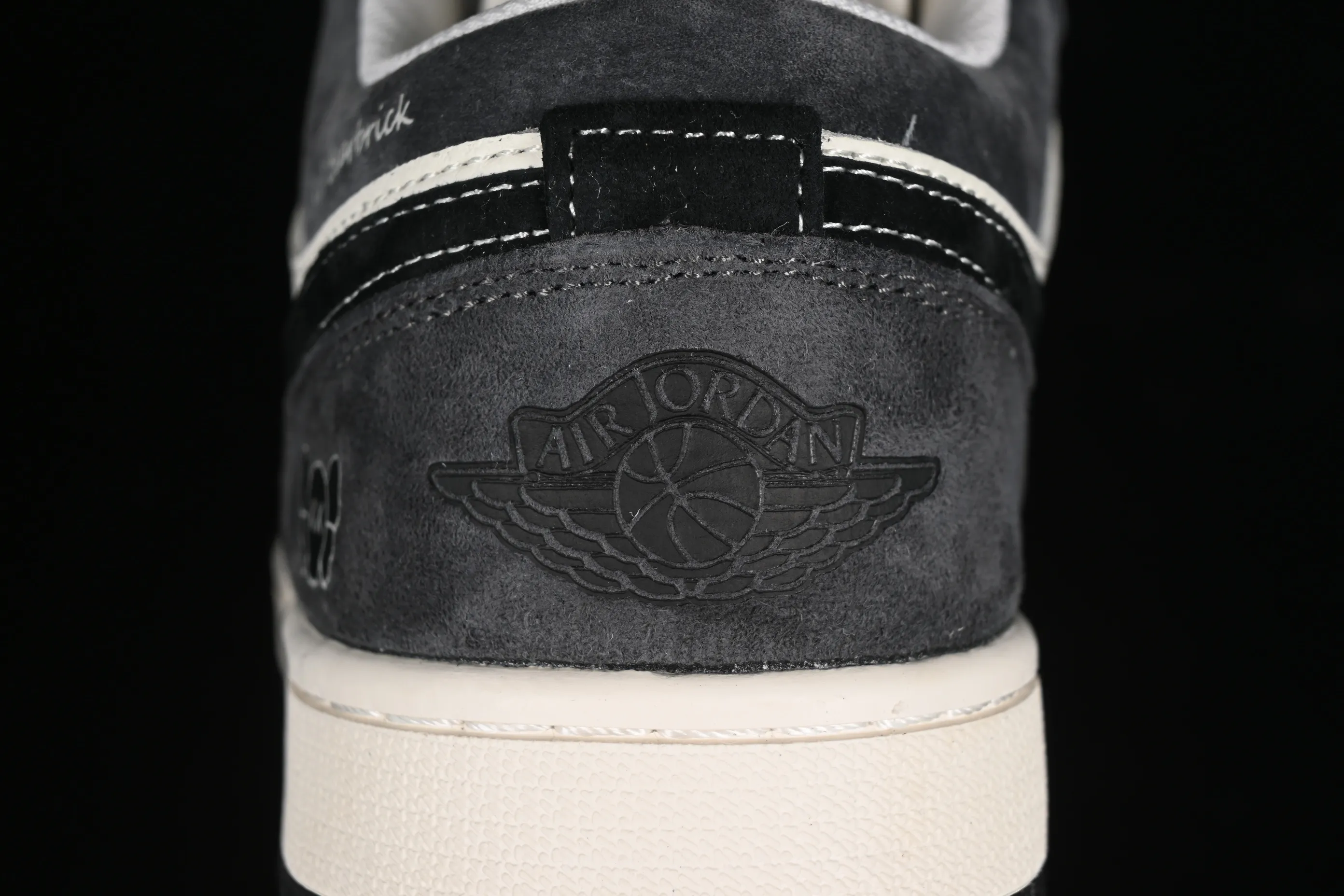 All categories Air Jordan Jordan series basketball shoes Air Jordan 1 Low High-end customized low-top sneakers Air Jordan 1 Low AJ1 Joe 1 Violent Bear joint-Black Velvet Pig Eight High-end customized low-top retro basketball shoes SJ9950-016